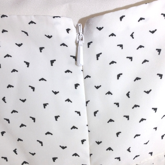 NWT Bardot Flowy Maxi Dress in Ivory and Black - Picture 4 of 8